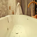 Luxury Jacuzzi 公寓 *