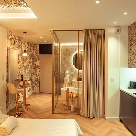 Luxury Jacuzzi דירה *
