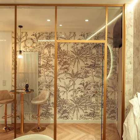Luxury Jacuzzi דירה *